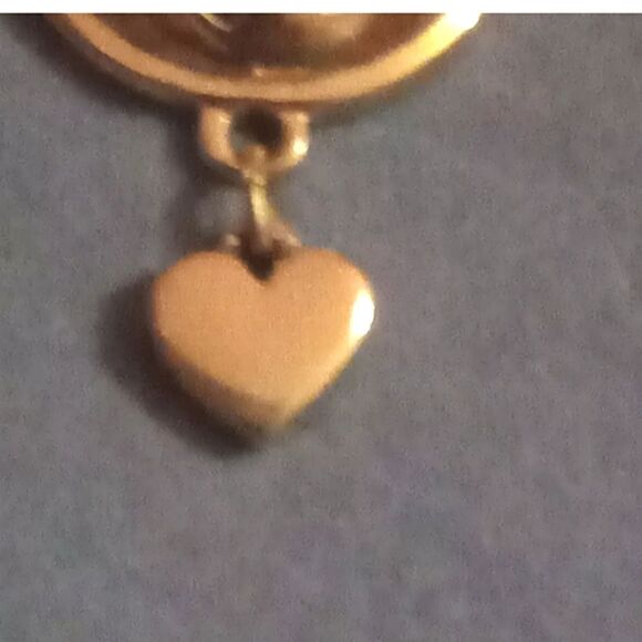 ⭐️5/$25 SALEVtg Avon 1980's Dome Openwork Dangle Heart Gold Tone Clip On Earring - Picture 3 of 4